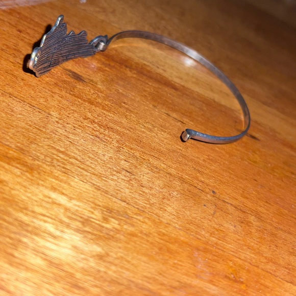 Elegant Silver Kentucky State Map Bracelet - A Touch of Home - Picture 6 of 6